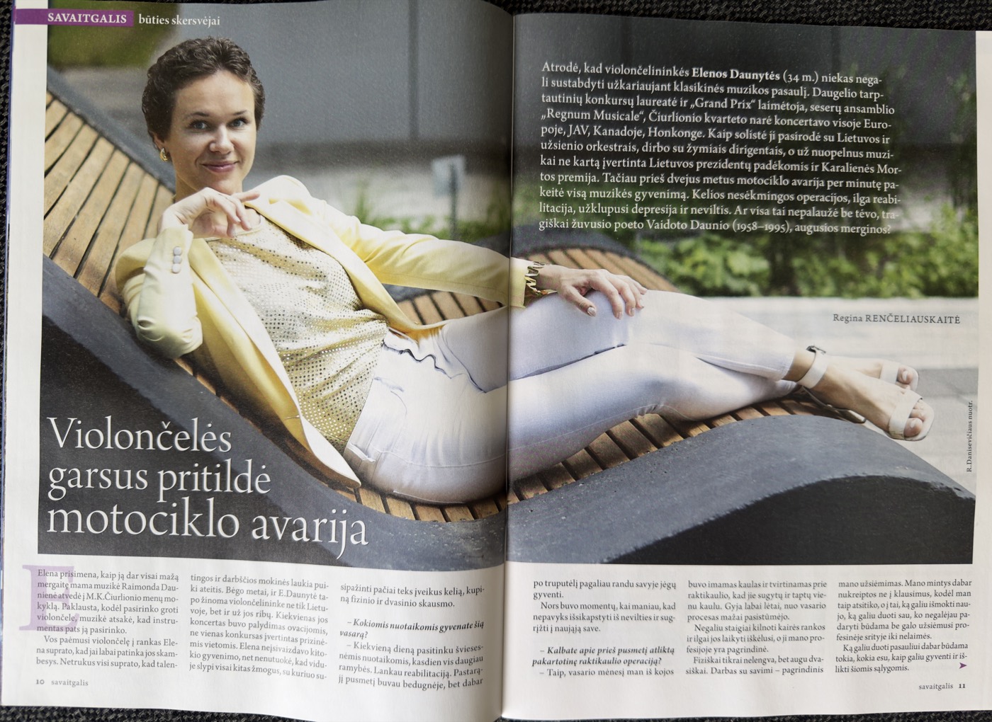 Interviu pradžia — antraštė per du puslapius